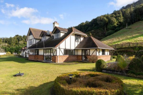 Westminster Mountain View Manor-Up to 25 guests